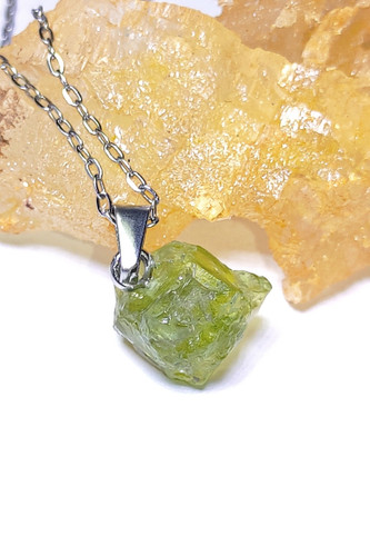گردنبند زبرجد کریستال خام طبیعی 😍☘️💎