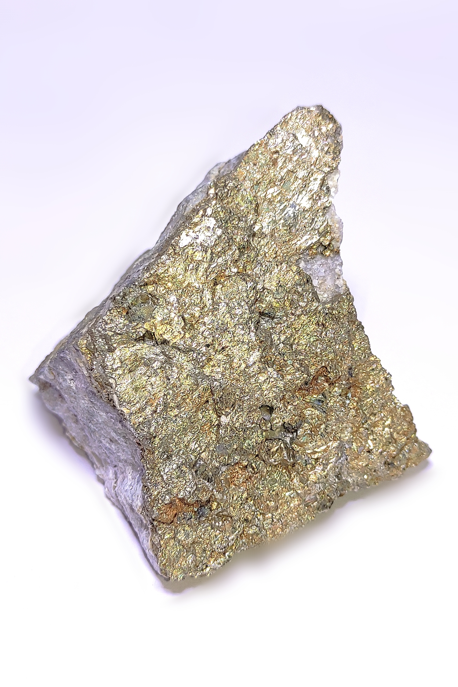 پیریت با درخشش طلایی باحال ✨